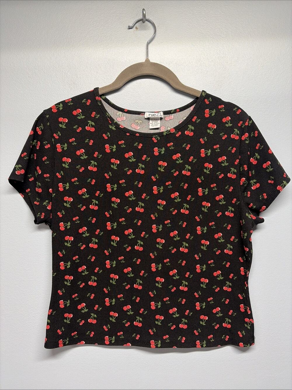 rue21 Cropped Top - Black w/ Cherry Floral Short Sleeve Tee - Size XL